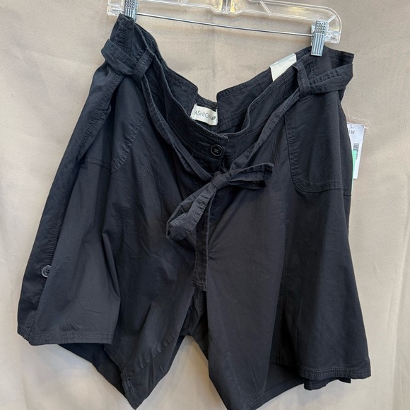 NWT Fashion Bug, black, weekend casual shorts - Picture 1 of 5